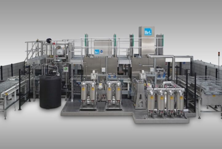 This BvL cleaning system cleans and dries different pump housings and their add-on components in a single system at high cycle times.