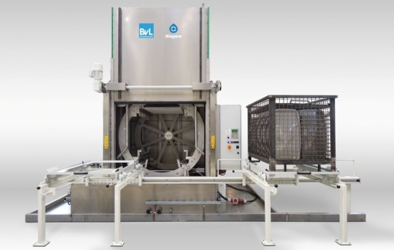 Combined cleaning processes in one chamber