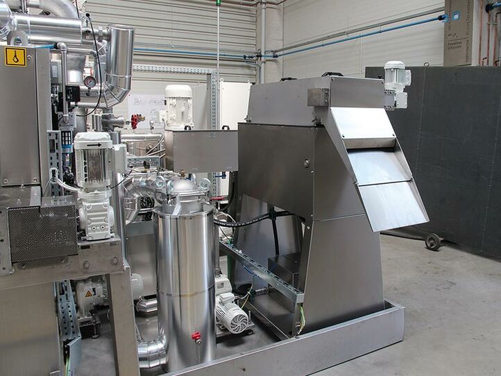 Reliable cleaning thanks to adapted filtration and processing systems