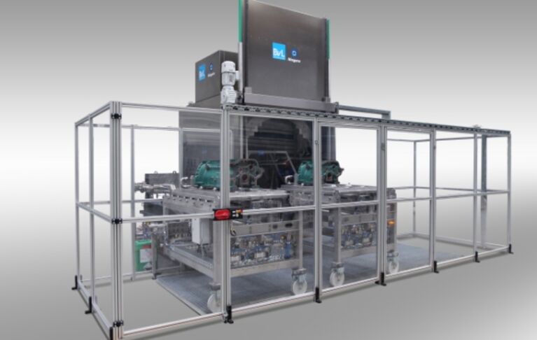 Combined cleaning processes in one chamber